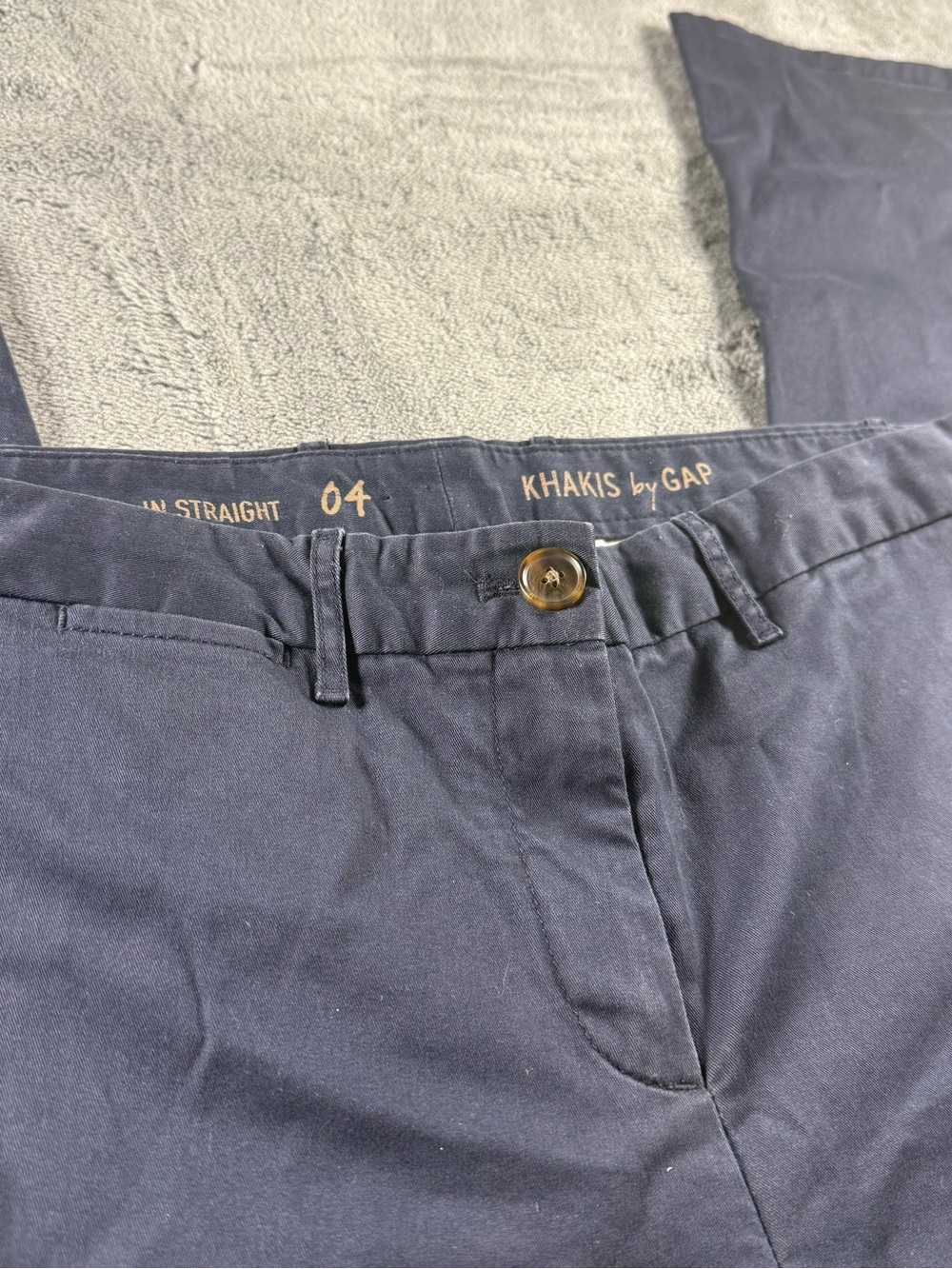 khakis by GAP, Broken In Straight navy Women’s 4, preppy, cotton, costal, casual